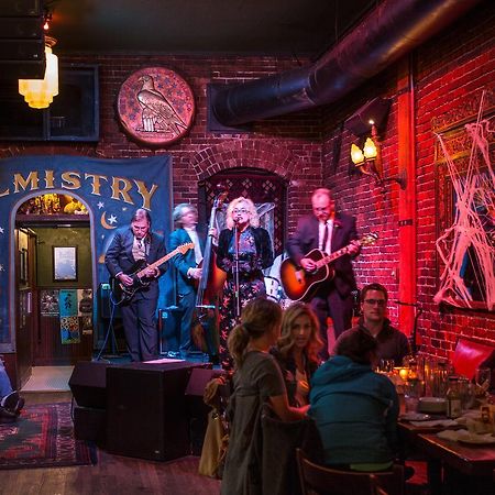 Mcmenamins White Eagle Rock & Roll Hotel 포틀랜드 외부 사진
