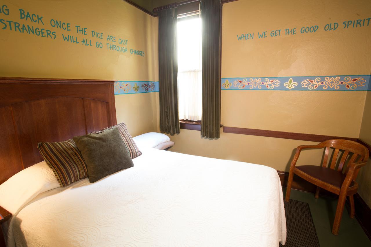 Mcmenamins White Eagle Rock & Roll Hotel 포틀랜드 외부 사진