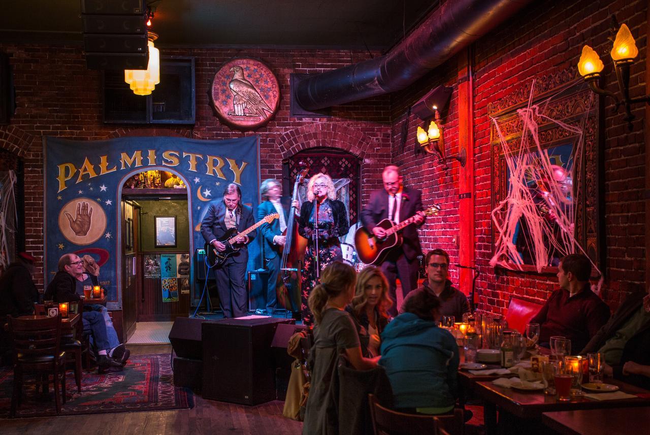 Mcmenamins White Eagle Rock & Roll Hotel 포틀랜드 외부 사진