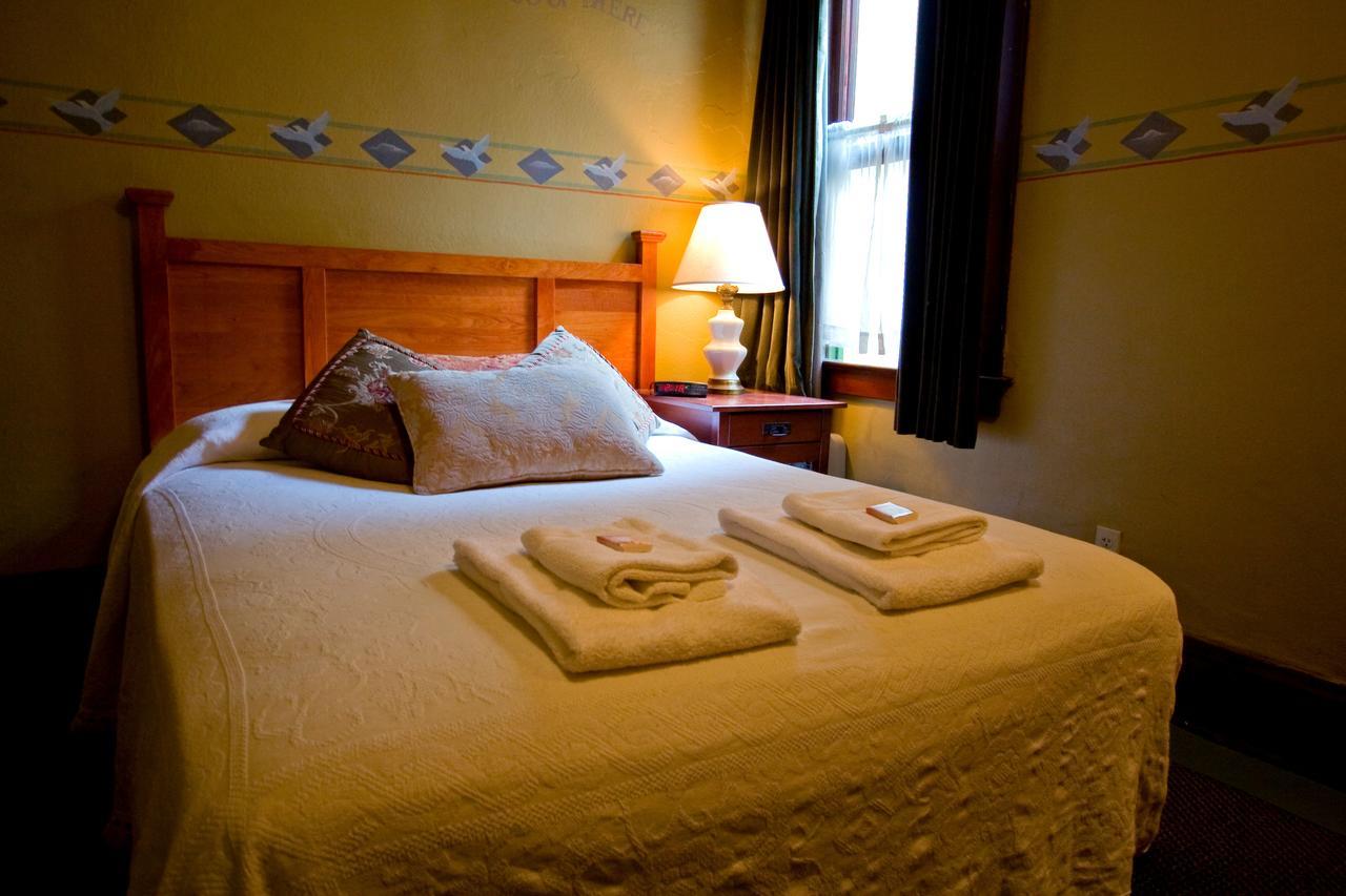 Mcmenamins White Eagle Rock & Roll Hotel 포틀랜드 외부 사진