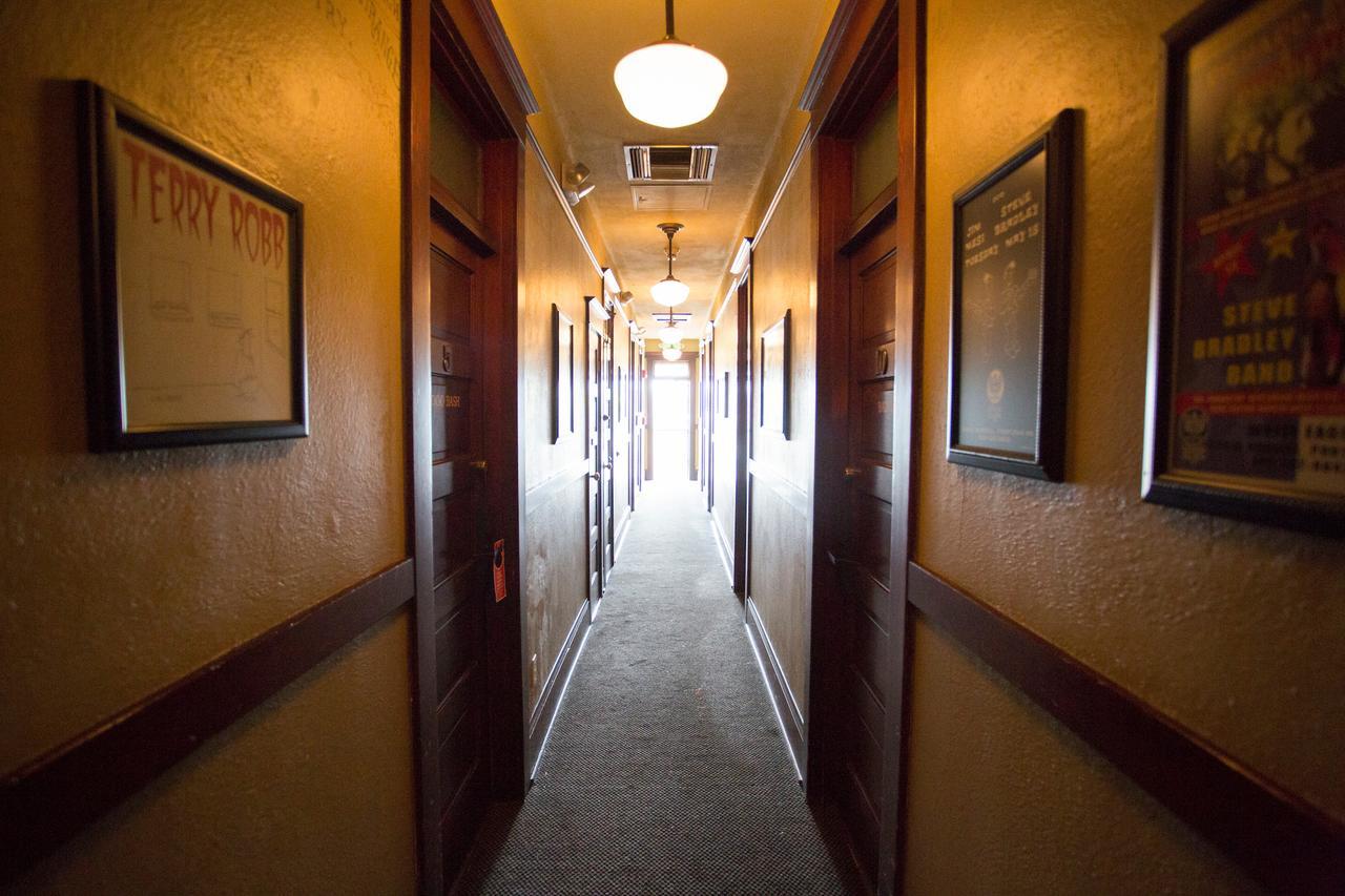 Mcmenamins White Eagle Rock & Roll Hotel 포틀랜드 외부 사진