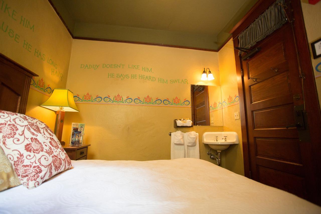Mcmenamins White Eagle Rock & Roll Hotel 포틀랜드 외부 사진