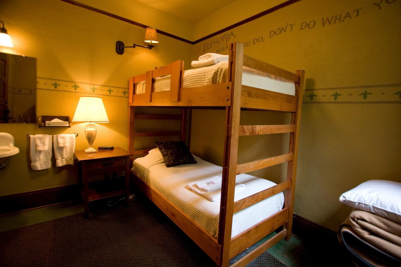 Mcmenamins White Eagle Rock & Roll Hotel 포틀랜드 외부 사진