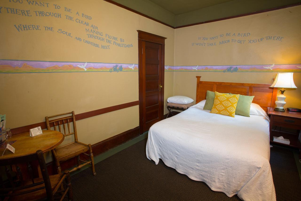 Mcmenamins White Eagle Rock & Roll Hotel 포틀랜드 외부 사진