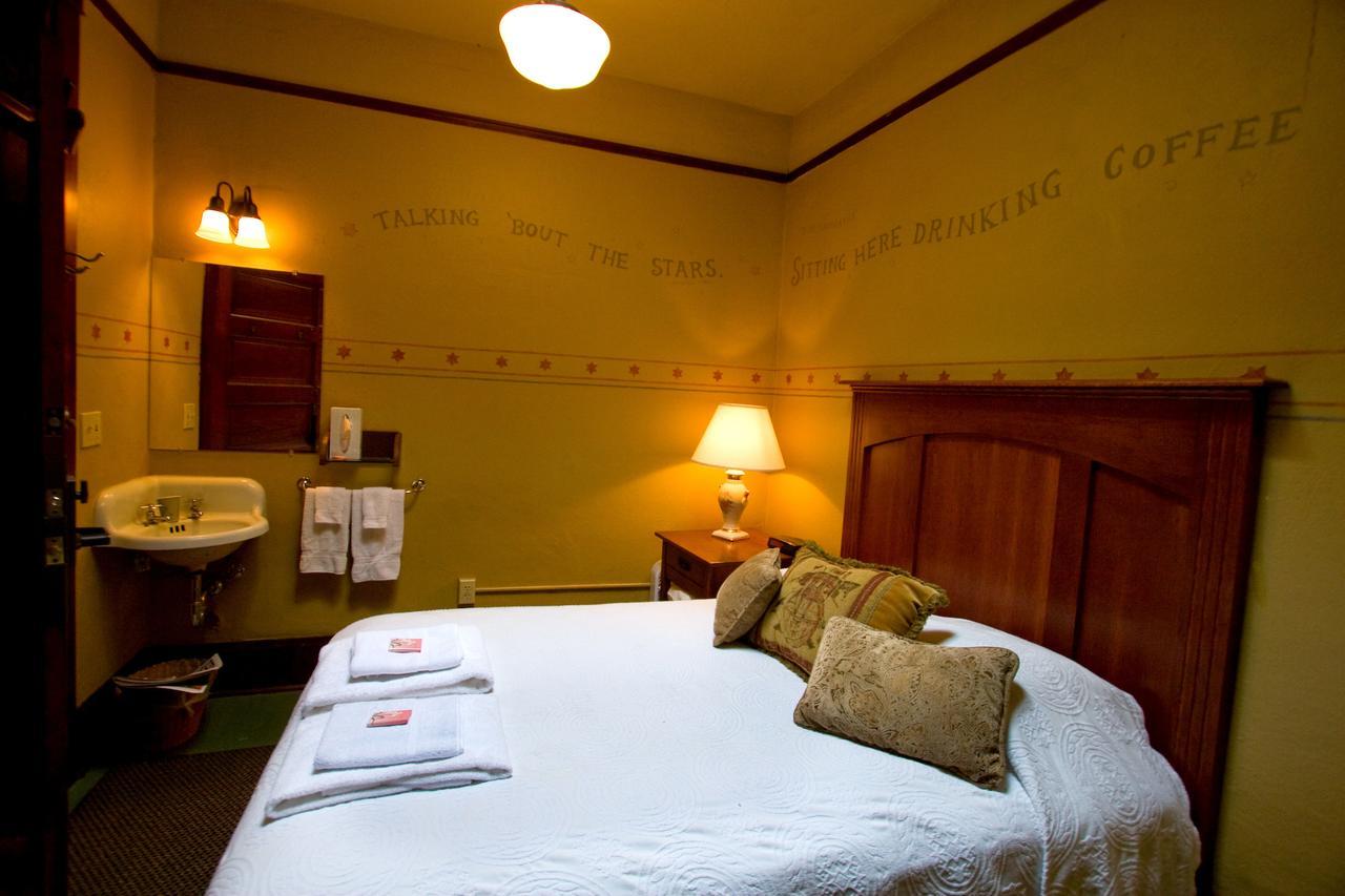 Mcmenamins White Eagle Rock & Roll Hotel 포틀랜드 외부 사진