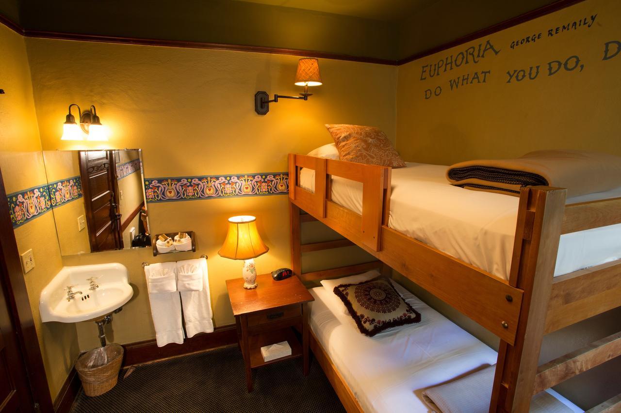 Mcmenamins White Eagle Rock & Roll Hotel 포틀랜드 외부 사진